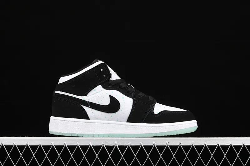 All categories Air Jordan Jordan series basketball shoes Air Jordan 1 Mid Air Jordan 1 Mid AJ1 Joe 1 black and white color luminous starry mid-top BQ6931-103